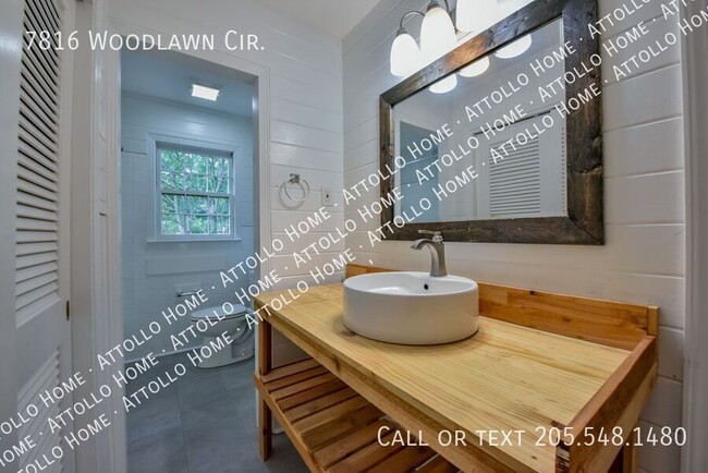 Building Photo - 7816 Woodlawn Cir