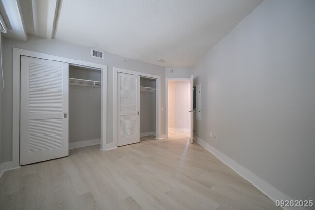 Building Photo - Luxury 3 Bed 2 Bath in the Allure