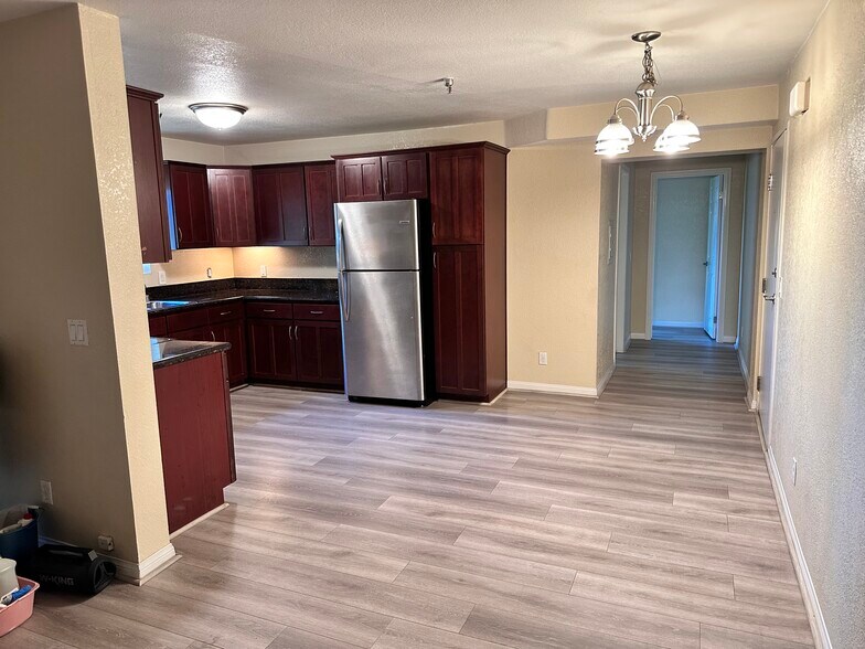 Building Photo - 5252 Orange Ave, #103
