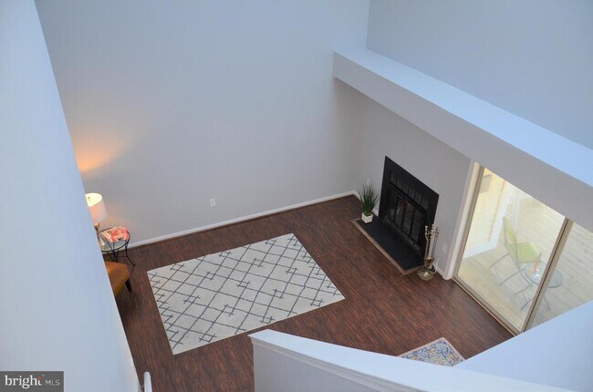 Building Photo - 3311 Lakeside View Dr