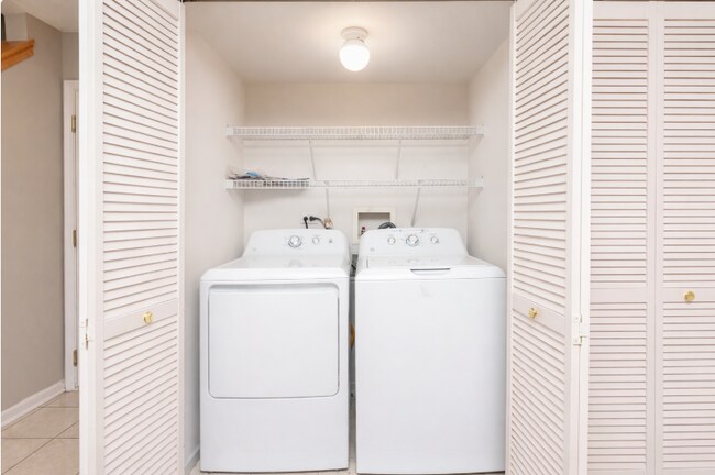 Building Photo - 2331 N Lister Ave