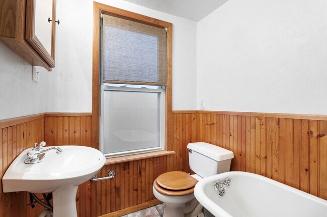 Building Photo - 542 2nd St