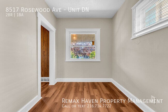 Building Photo - 8517 Rosewood Ave