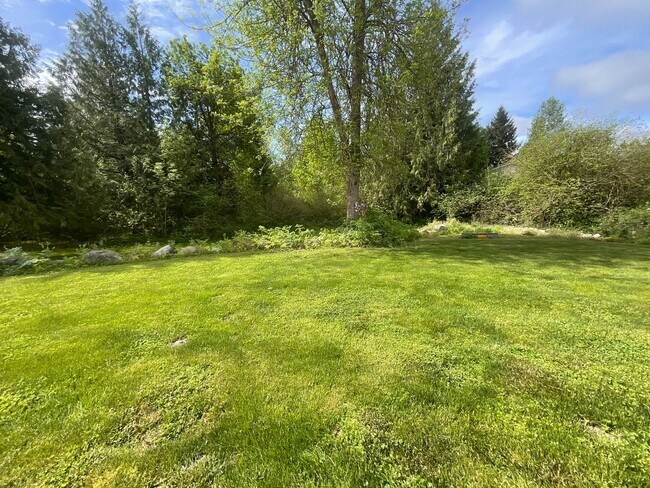 Building Photo - Beautiful 2 Story, Updated Home on Large L...