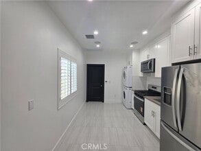 Building Photo - 9523 Stanwin Ave