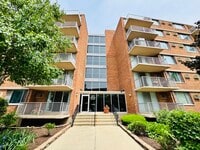 Building Photo - 2211 S Stewart Ave