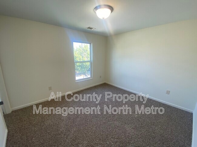 Building Photo - 1597 Shire Village Dr