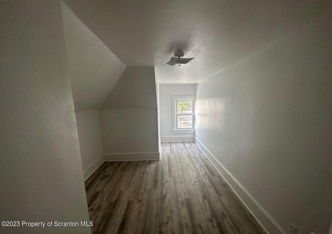 Building Photo - 230 New Mallery Pl