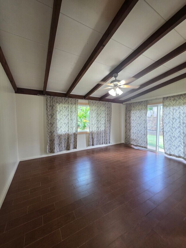 Building Photo - AVAILABLE NOW! 3 bed, 1.5 bath with 2 parking in Kailua.