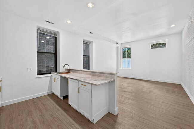 Building Photo - 1704 S Tucker Blvd