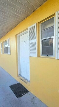 Building Photo - 1505 Crescent Cir