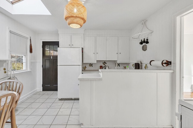 Building Photo - 124 Stiles St