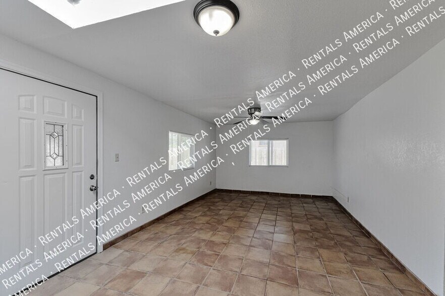 Building Photo - 2810 W Carnauba St