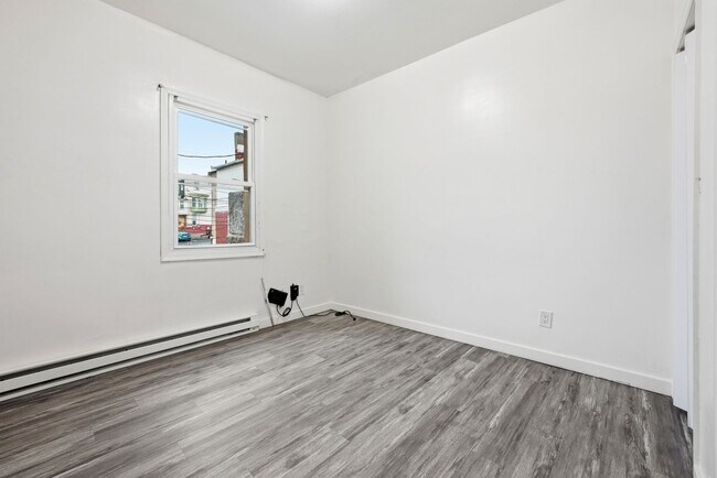 Building Photo - 140 N 7th St