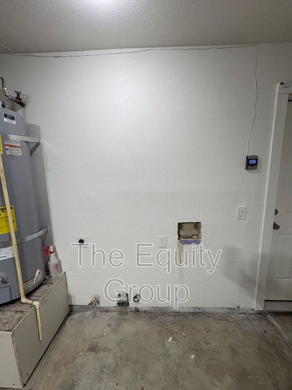 Building Photo - 609 S Acacia Dr