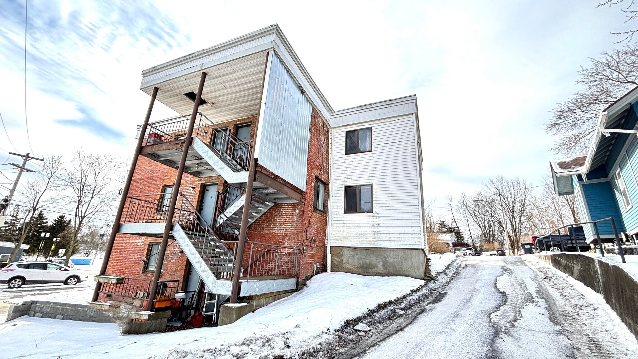 Building Photo - 6631 Chester Ave