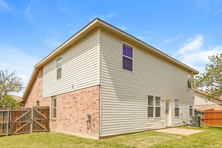 Building Photo - 1421 Krista Dr