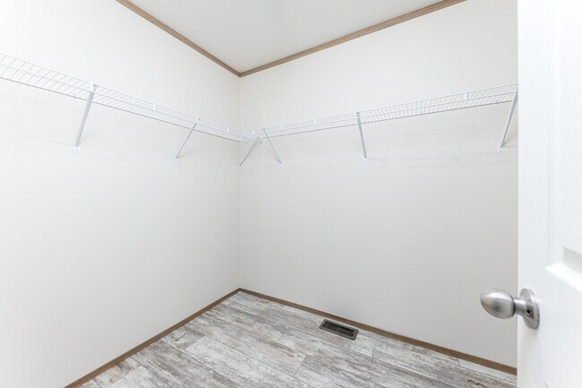 Building Photo - 395 Elder St