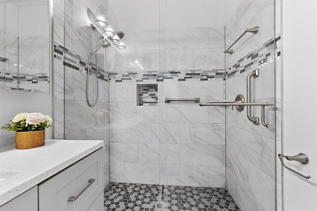 Building Photo - 2009 Berwick Ave