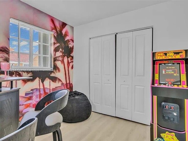 Building Photo - 1011 NW 23rd Ave