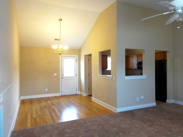 Building Photo - 425 Equinox Cir