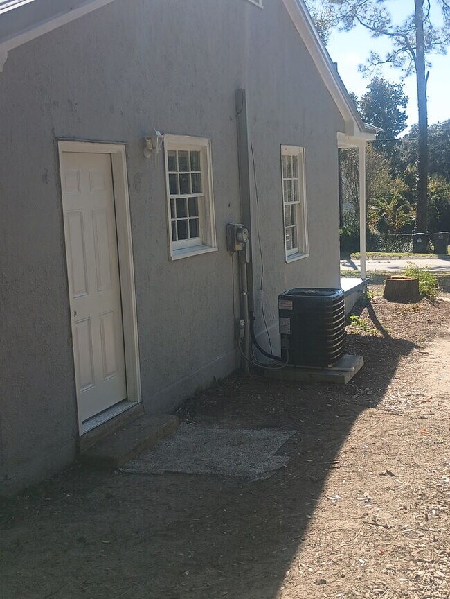 Building Photo - 222 Willow St