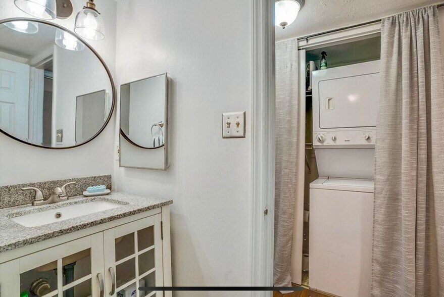 Building Photo - 360 S Franklin Blvd