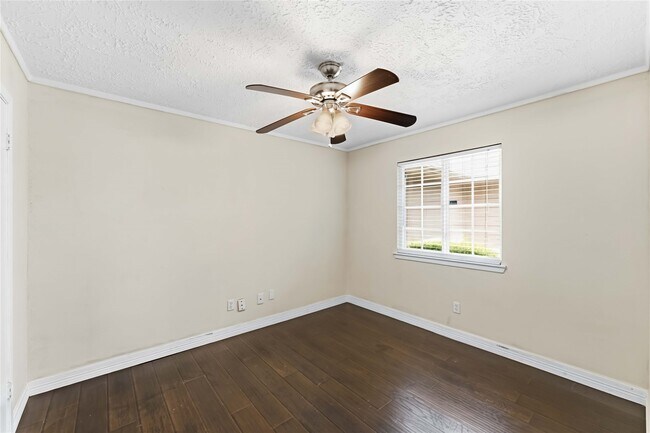Building Photo - 3415 Honey Creek Dr