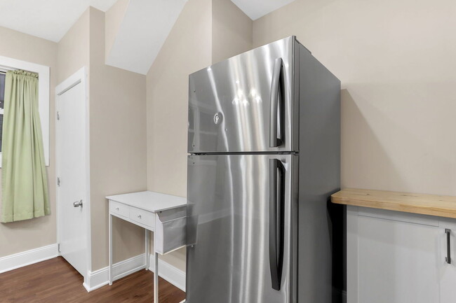 Building Photo - 2107 Cleveland Ave