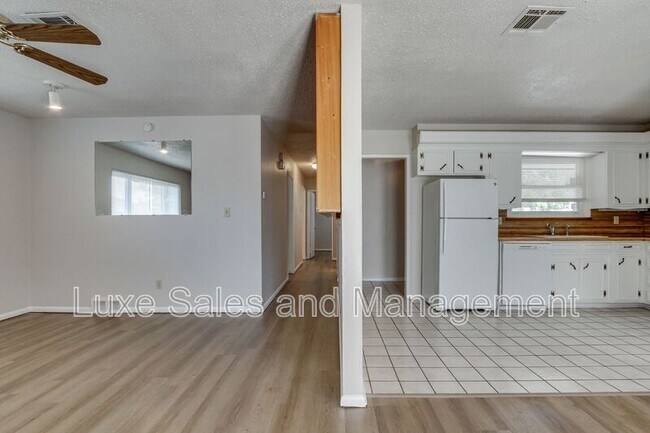 Building Photo - 1805 Melody Dr