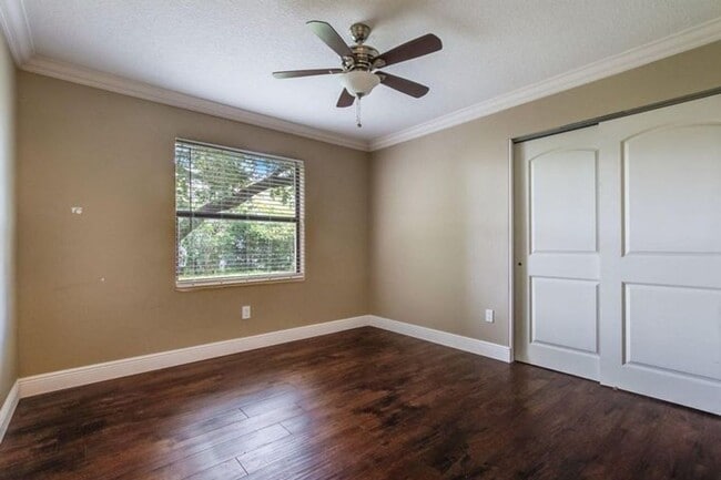 Building Photo - 2713 Yarmouth Dr