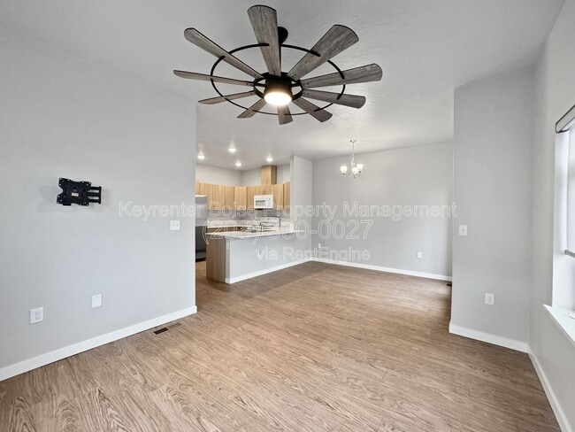 Building Photo - 4265 N Reed Ln