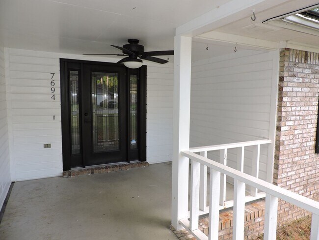 Building Photo - Convenient westside location!
