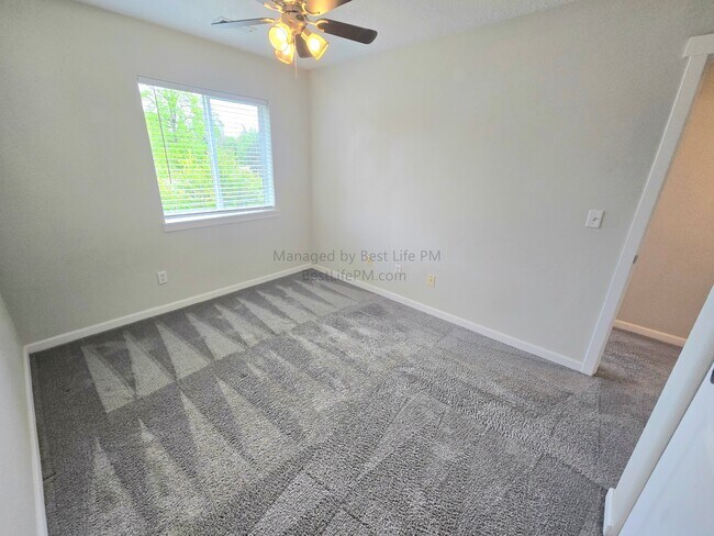 Building Photo - 17923 SW Niks Dr