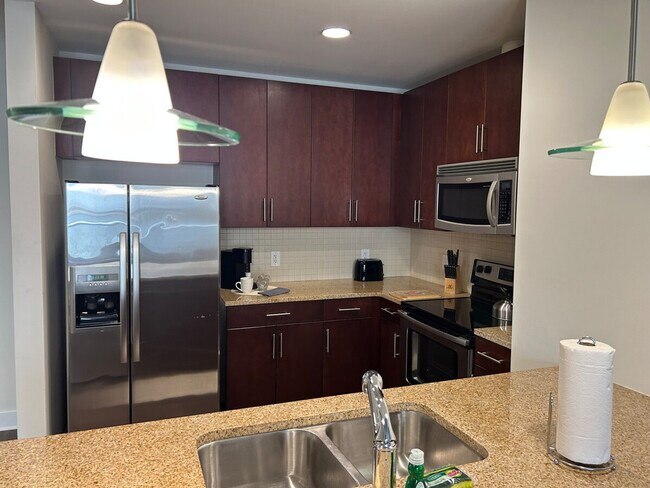 Building Photo - 400 S Tryon St