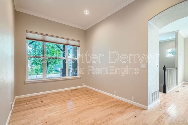 Building Photo - 3333 Chapin Pl