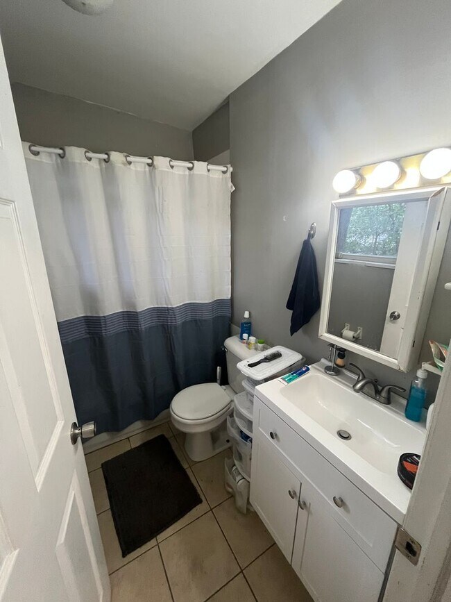 Building Photo - Five Bedroom Available for 26-27 School Year!