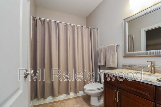 Building Photo - 203 Braebrook Way
