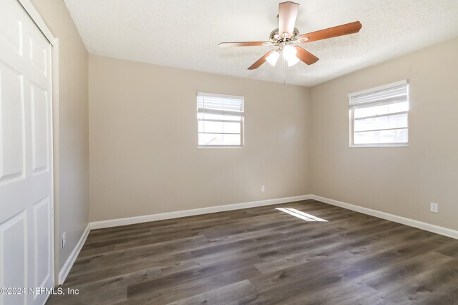 Building Photo - 1220 Arbor Cir