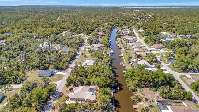 Building Photo - 19 Hoffer St