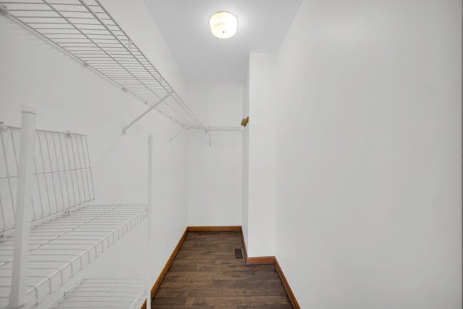 Building Photo - 4782 Amber Cir