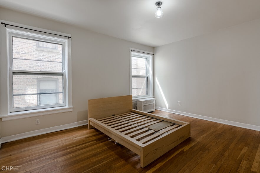 Building Photo - 5211 S Greenwood Ave