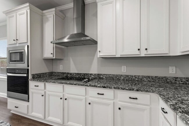Building Photo - 3BR Home with Bonus Loft & Spa-Inspired Pr...