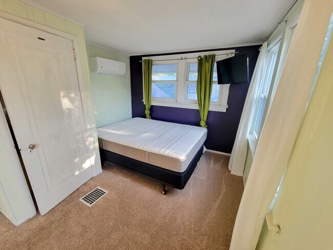 Building Photo - 5830 Holmes St