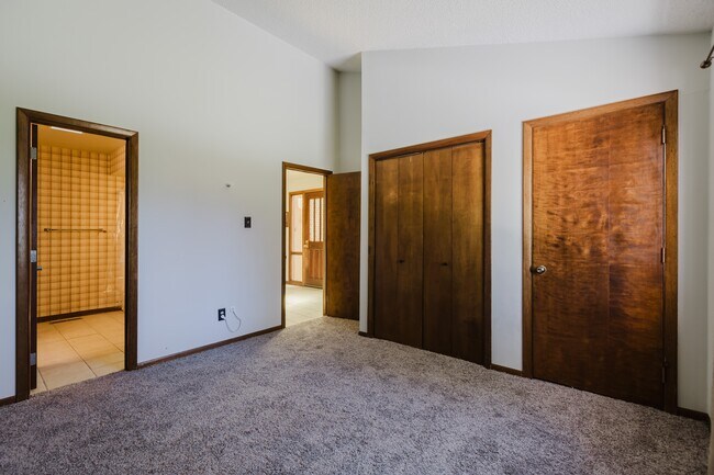 Building Photo - 217 Pinon Causeway