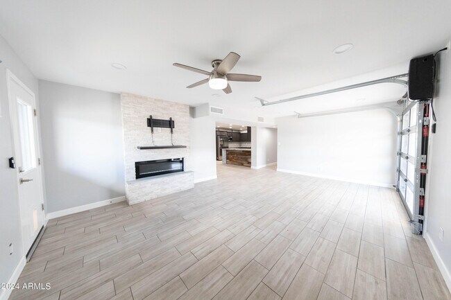 Building Photo - 2926 S Dromedary Dr