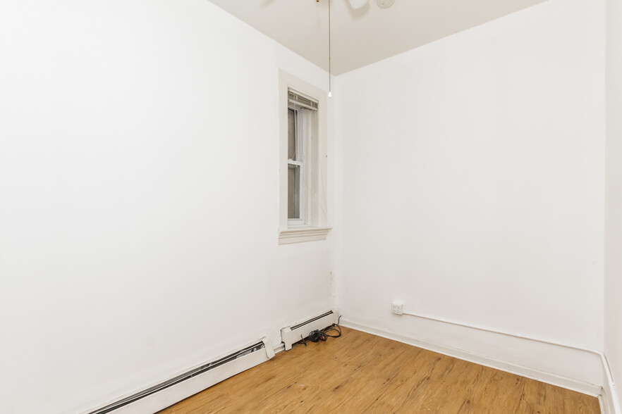 Building Photo - 1365 N Leavitt St