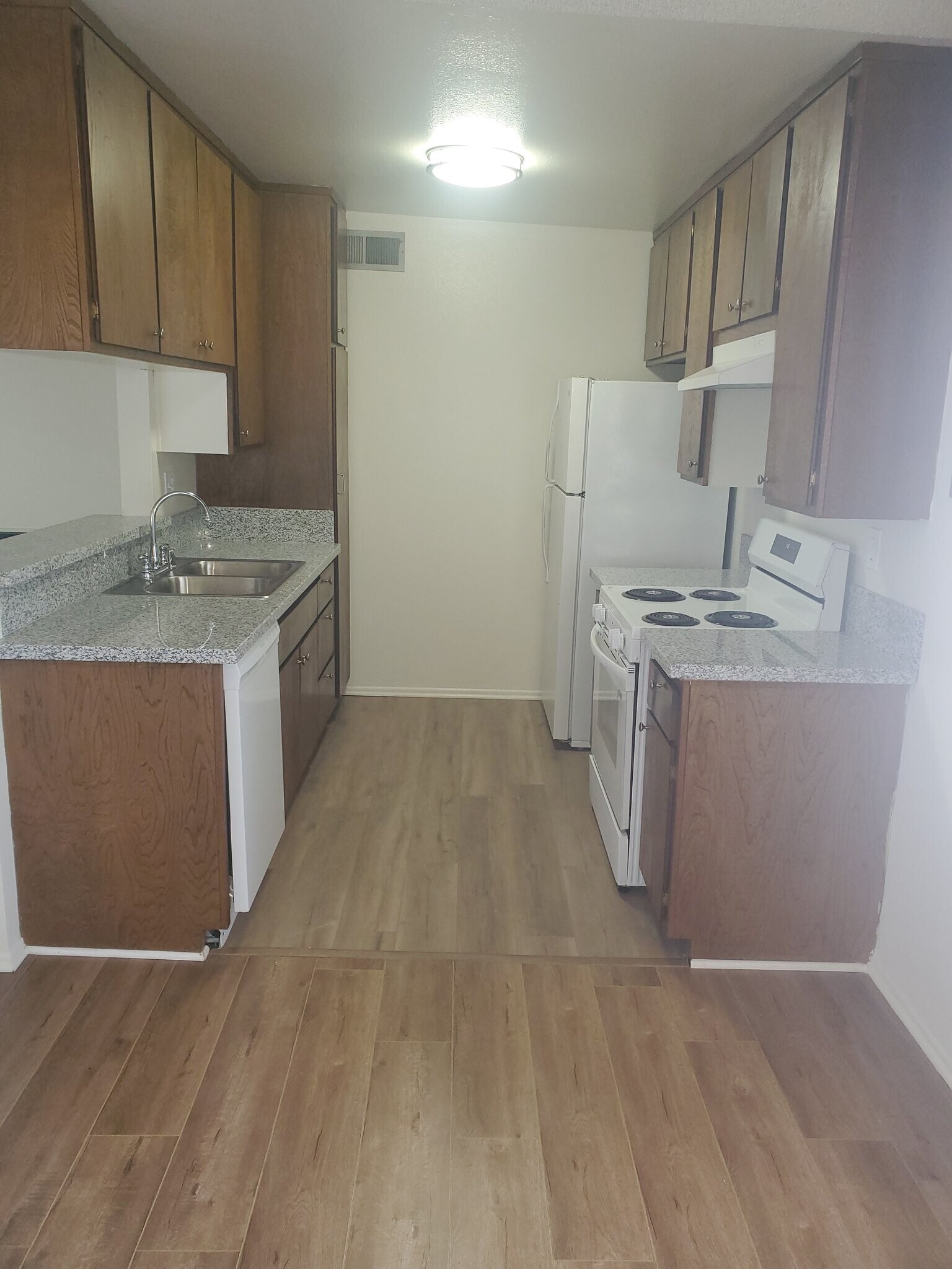 Building Photo - 5227 Hermitage Ave