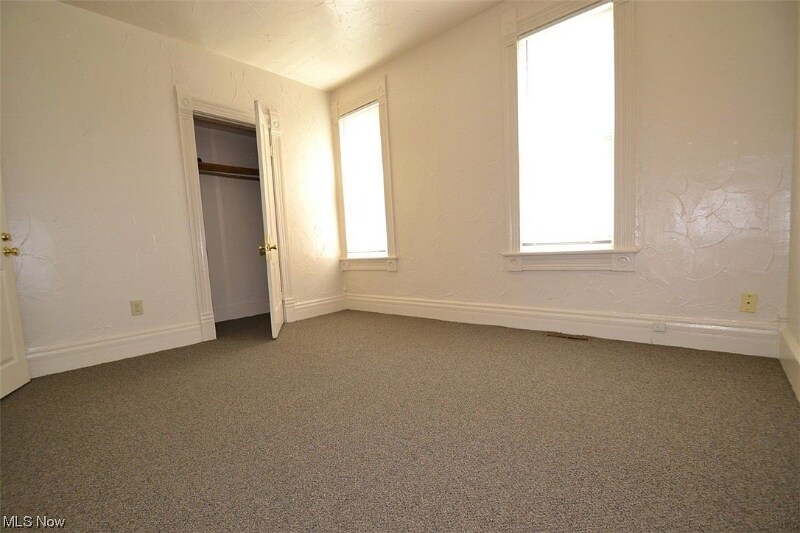 Building Photo - 450 Allyn St