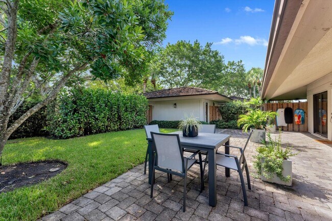 Building Photo - 2139 Wightman Dr